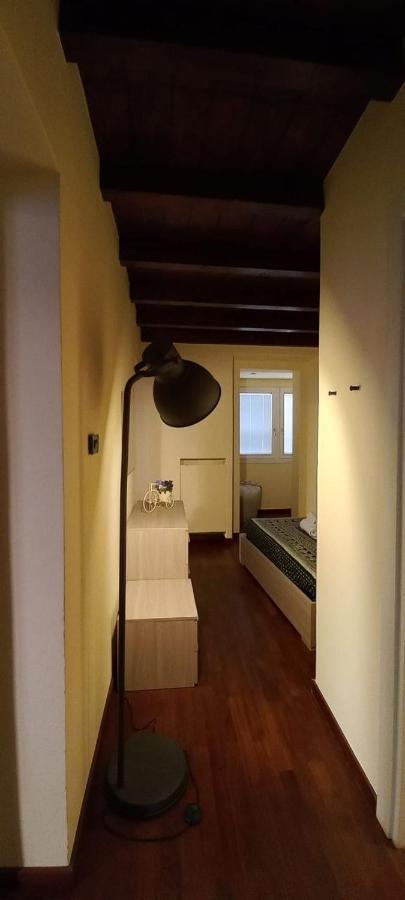 Daisy Apartment In Centro A Côme Esterno foto