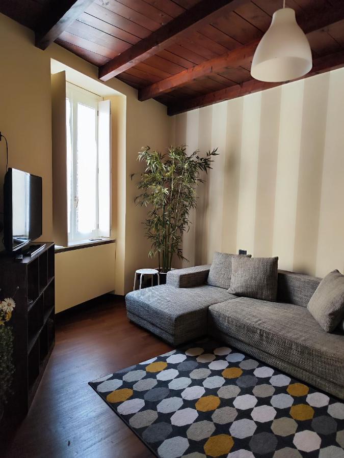 Daisy Apartment In Centro A Côme Esterno foto